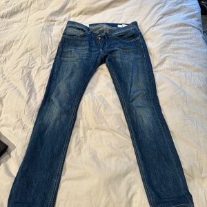 Dondup jeans - Säljer Dondup jeans Skick:10/10 Nypris: 3000 Storlek: 32