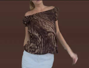 Såååå snygg sidenblus/topp från Reserved  - Helt i siden och så sjukt snygg!!! Som ny!! Storlek S🤎🤎🤎🤎🤎