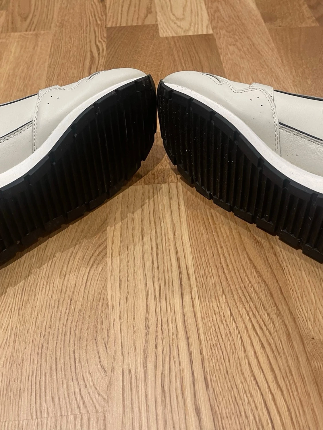 Emporio Armani vita sneakers med orange detalj size 38 - 3