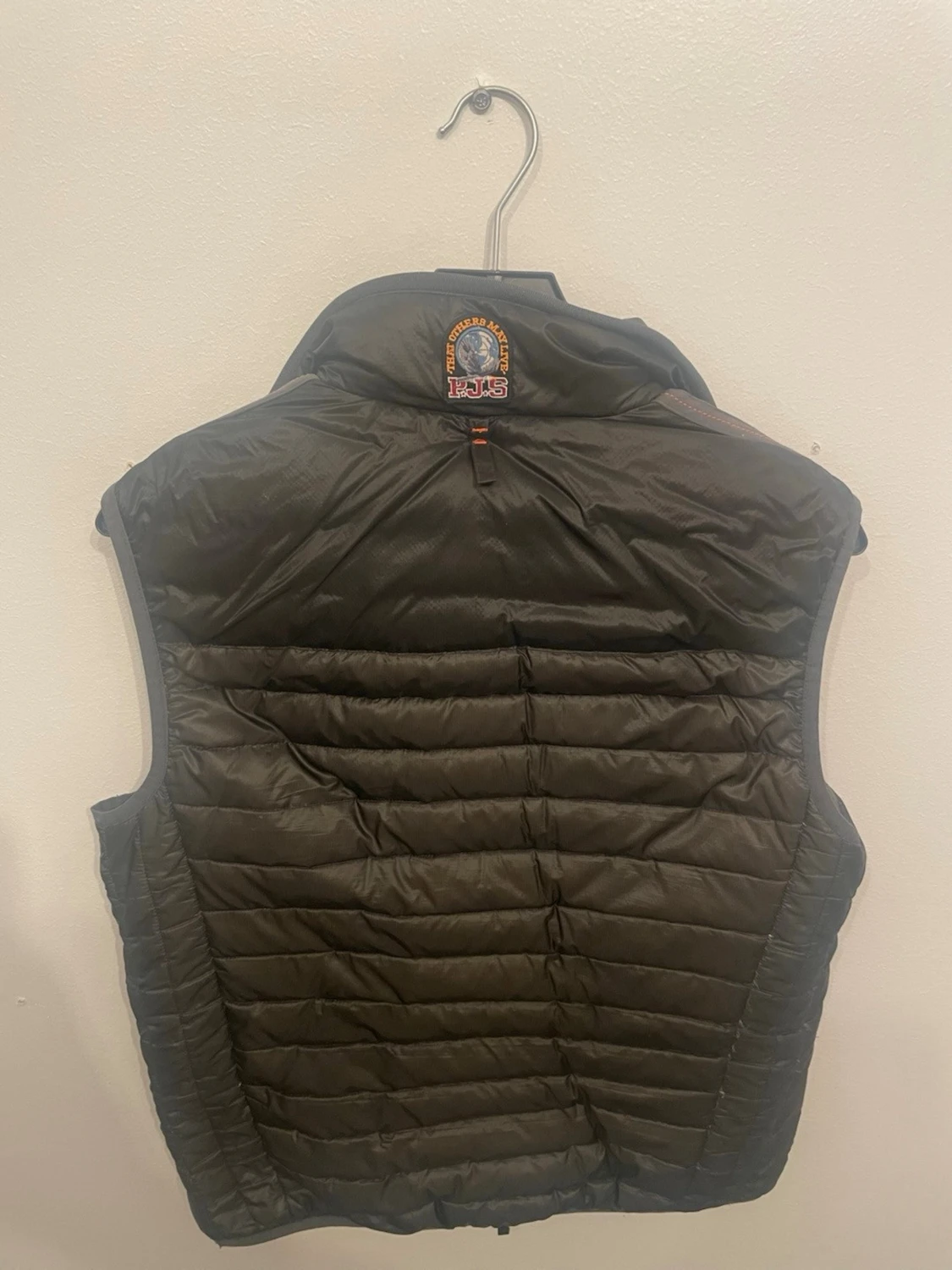 Olivgrön dunväst från Parajumpers - 2