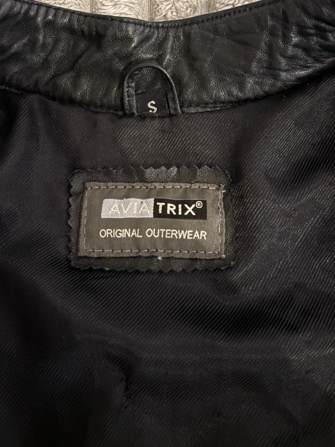 Svart skinnjacka med dragkedjor - 4