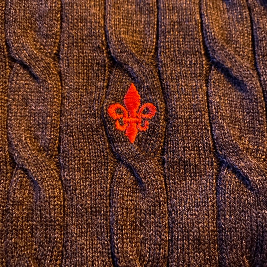 Mörkgrå kabelstickad tröja från Morris - 2