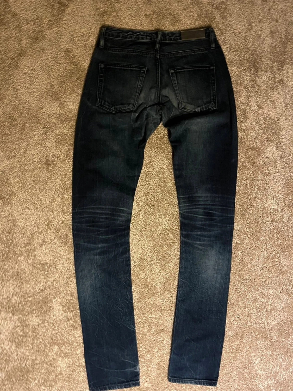 Mörk blå Acne jeans - 1