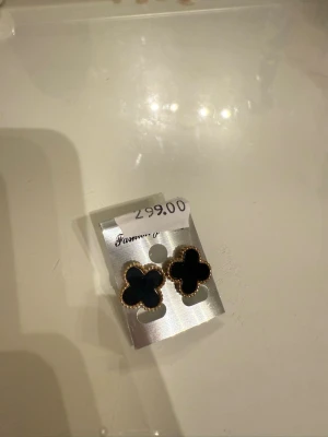 Fyrklöver örhängen  - Jätte snygga oanvända fyrklöver örhängen!