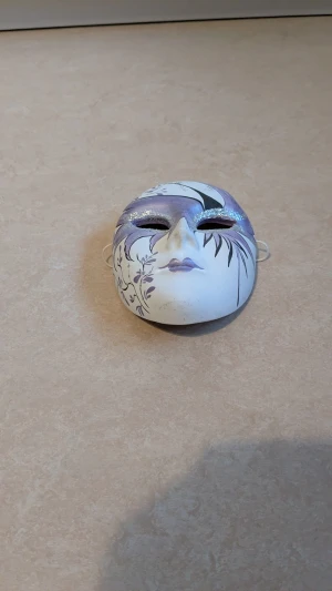 Mask - En jätte fin mask. Masken är i bra jätte bra skick.