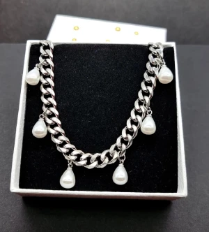 Stilfullt högkvalitativ halsband  - Nickelfri.Högkvalitativ rostfritt stål 316 .Kedjetjocklek-9mm .