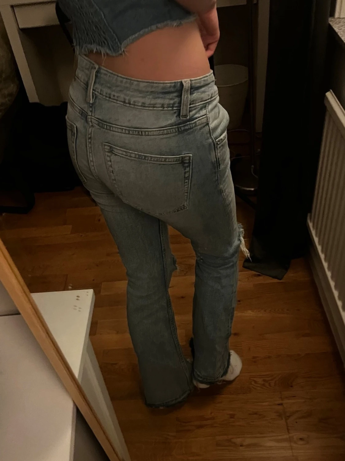 Jeans med hål  - 1