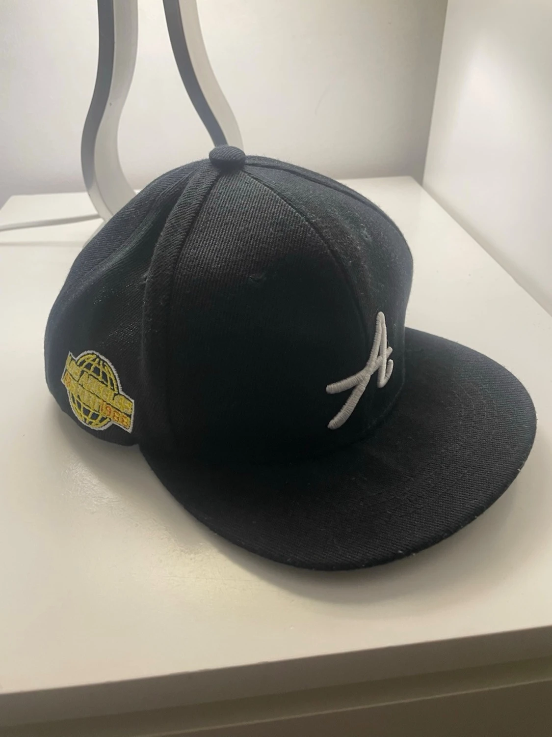 Svart keps med LA-patch och A-logga - 2