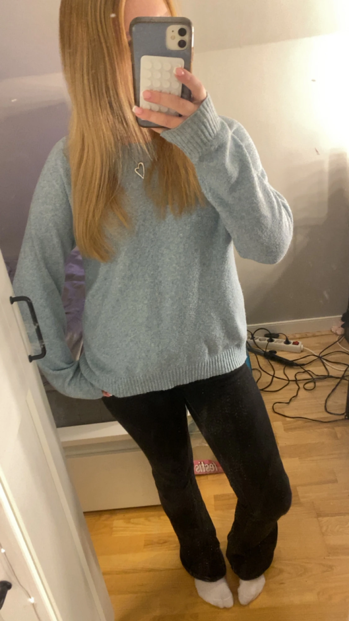 Ljusblå stickad tröja med rund hals