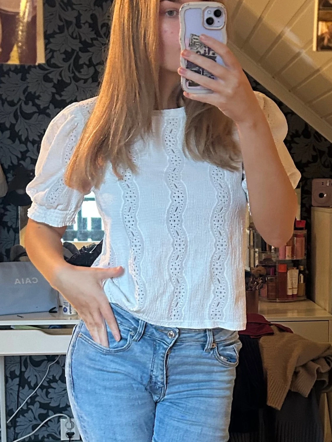 Vit blus med puffärm  - 1