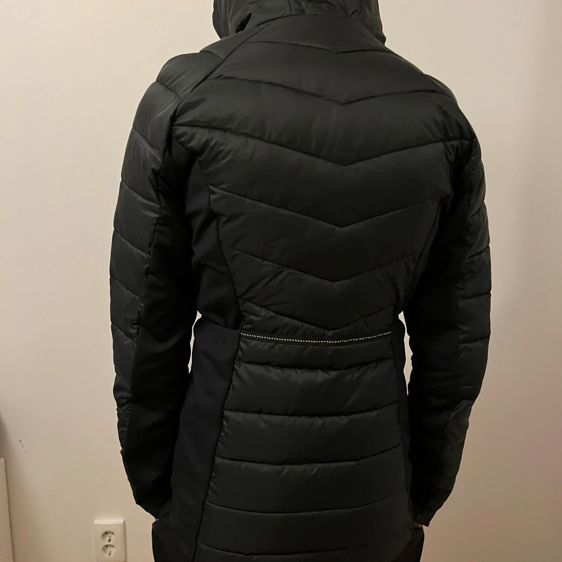 Svart pufferjacka från SOC med huva - 3