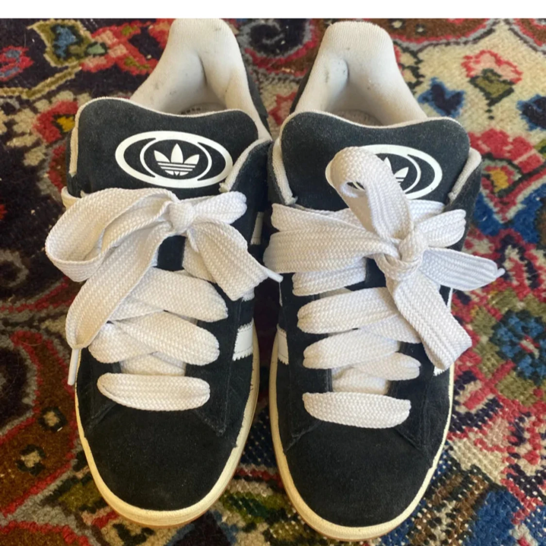 Adidas svartvita sneakers strl 38