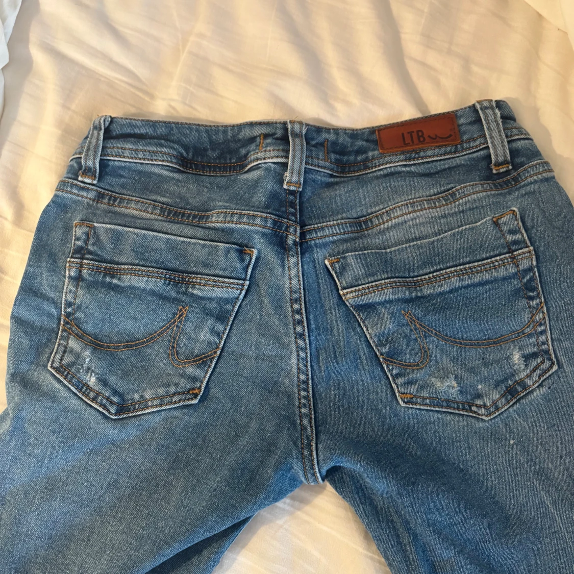 Blå slitna jeans från LTB W26 L30 - 3