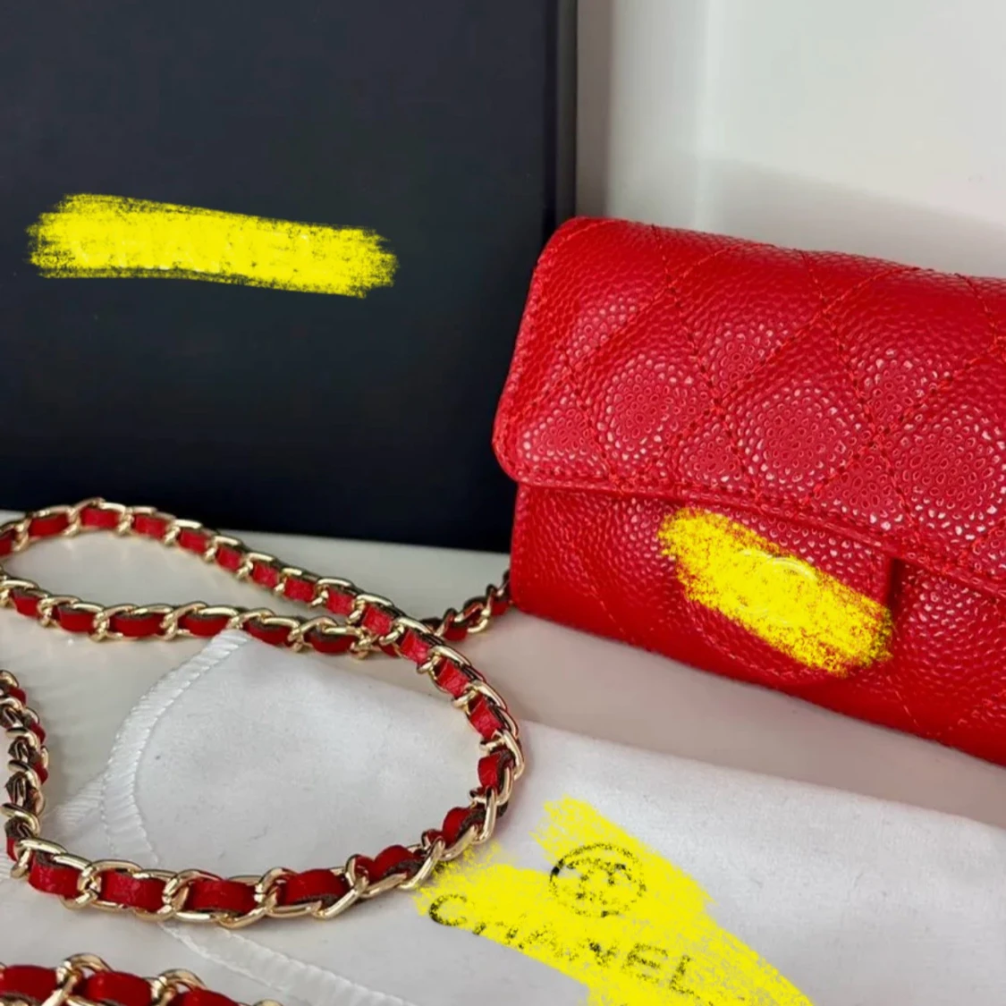 Röd quiltad axelväska  - 1