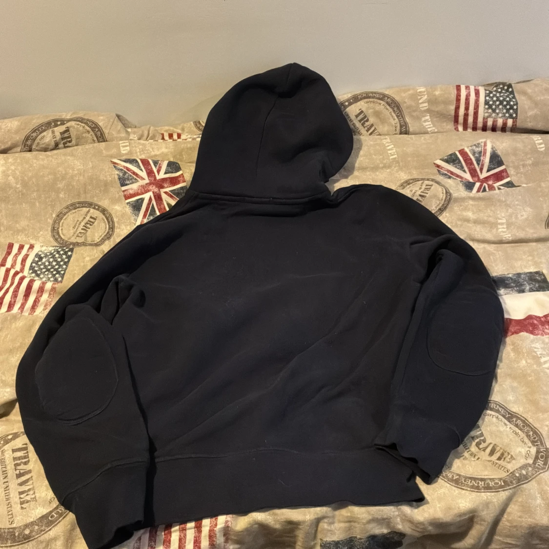 Mörkblå hoodie från GANT med tryck - 1