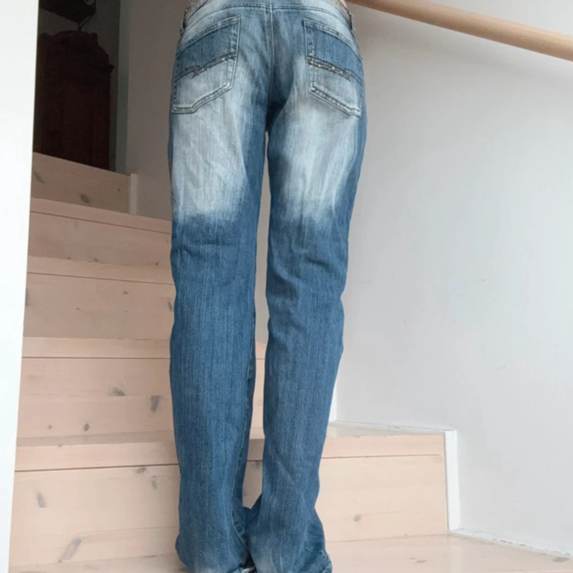 Blå baggy jeans med urtvättningar - 2