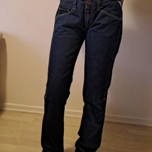 Olika byxor  - Säljer olika byxor från olika märken 