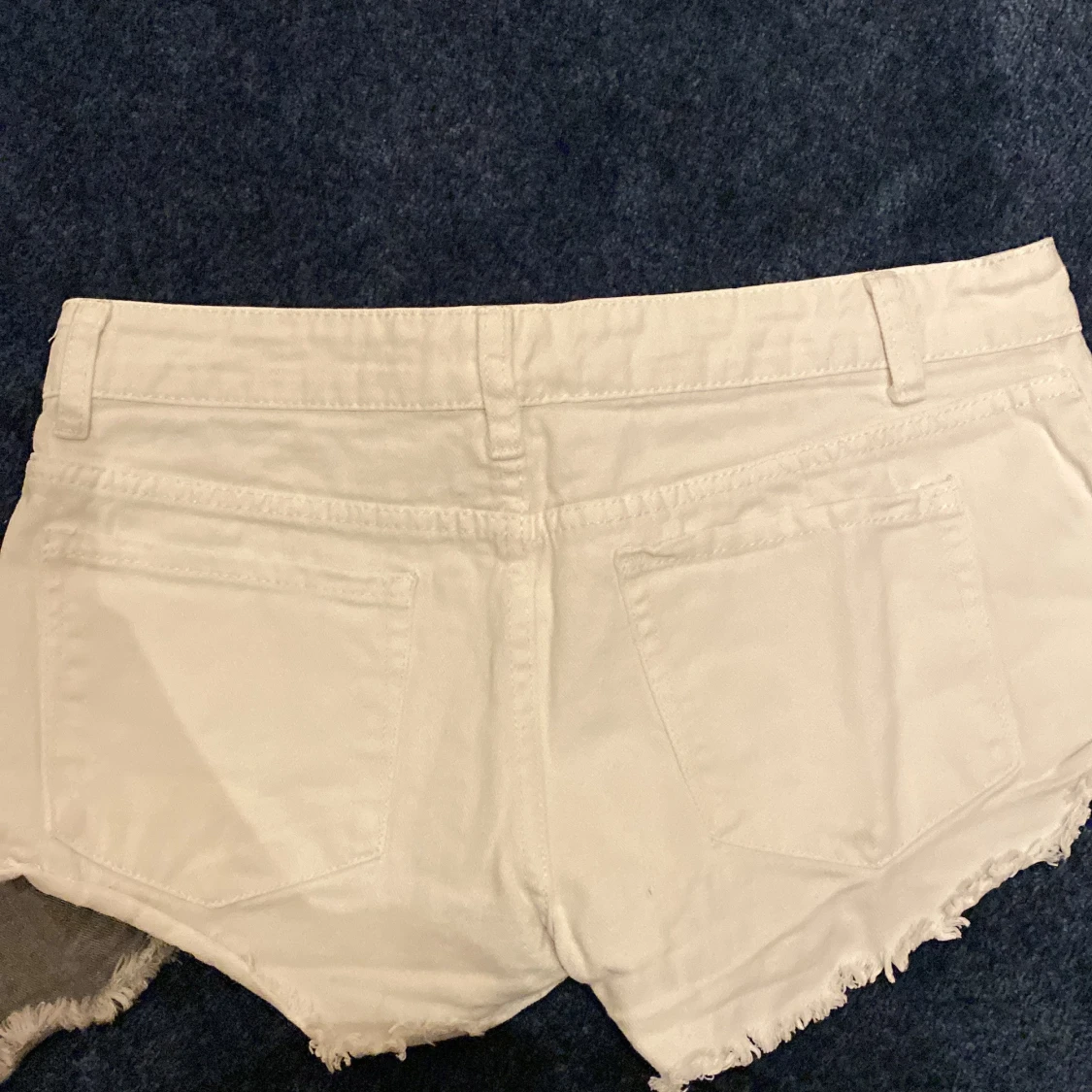 Grå jeansshorts från Gina Tricot - 4