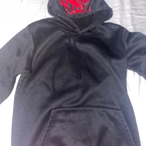 Syna world tracksuit  - Bra kvalitet. Storlek M. Finns ett vit version också 