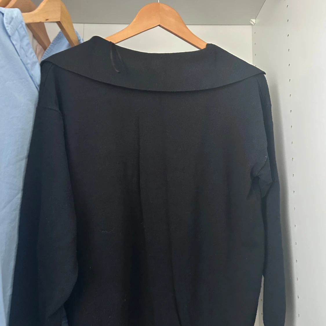 Svart stickad tröja med krage Gina Tricot - 2