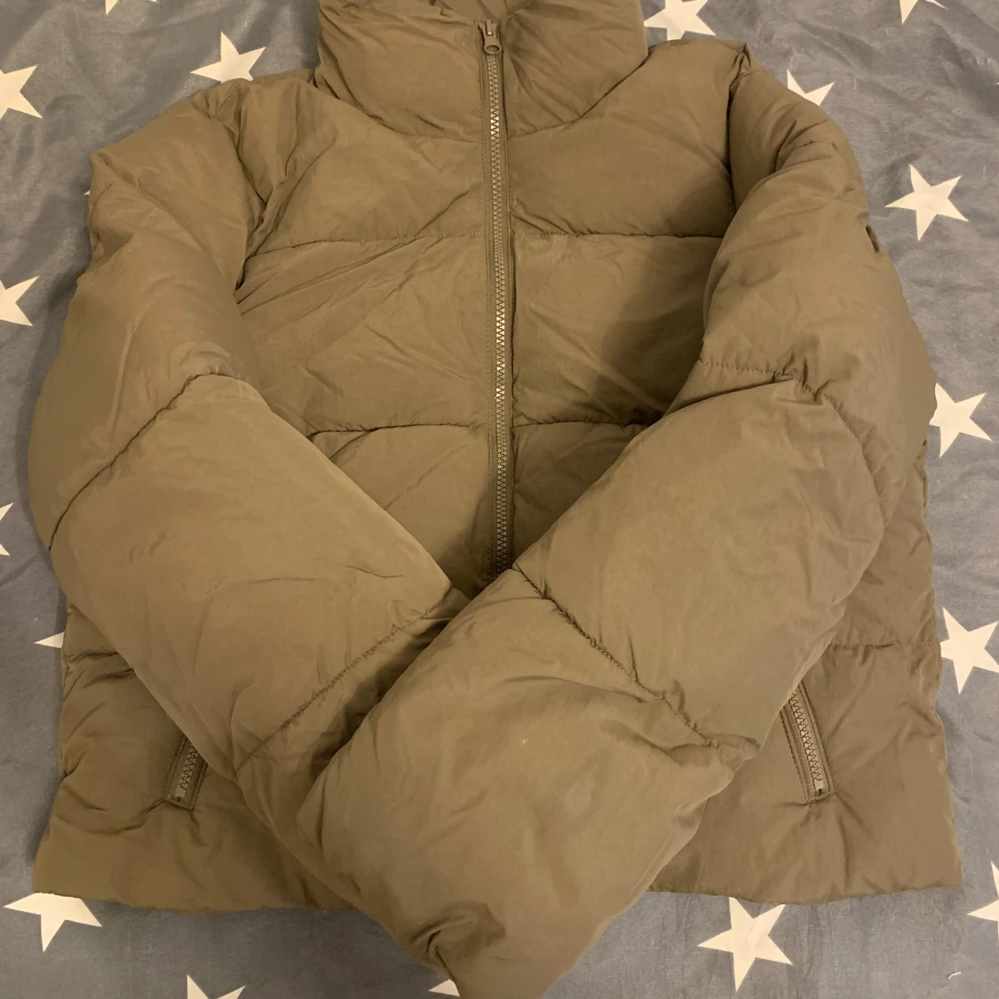 Olivgrön pufferjacka från H&M - 1