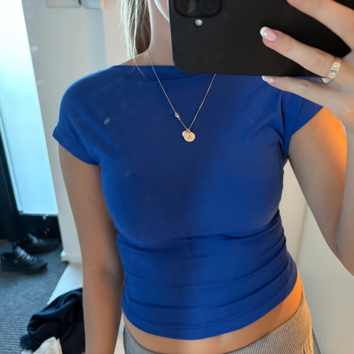 Blå croppad topp med kort ärm