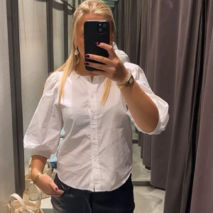 Vit blus  - Söt vit blus ifrån h&m❣️