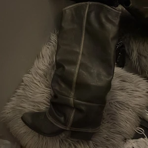 Boots -  Nya oanvända boots köptes för 800 kr  