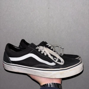 Vans skor strl 42 - Bra skick och väldigt snygga nu till hösten!🍁