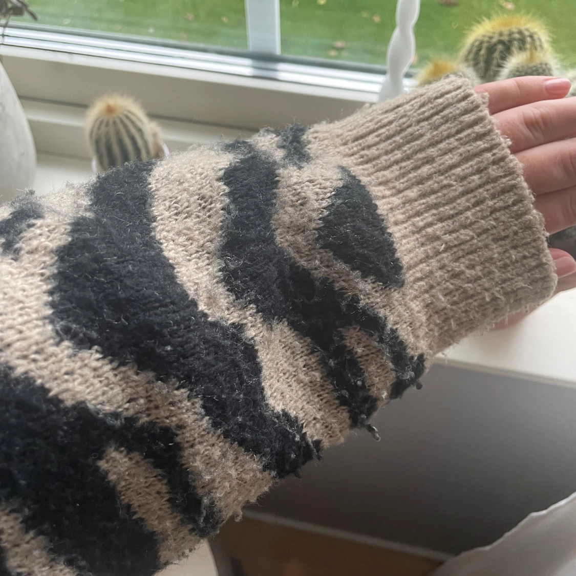 Zebramönstrad stickad tröja från Ellos - 2