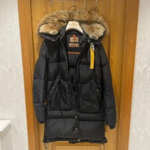 Parajumper S - Parajumper S i didnt wear jacket much because i buyed wrong size and its all like new i have the label and the receipt everything any questions please ask