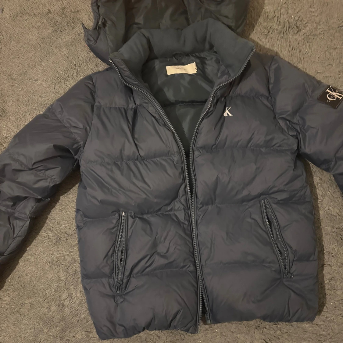 Mörkblå pufferjacka Calvin Klein Jeans