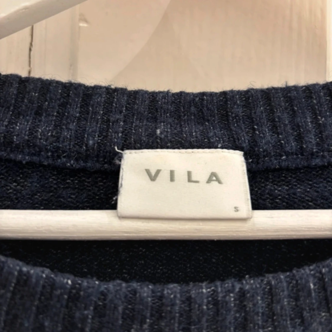 Mörkblå stickad tröja från Vila - 3