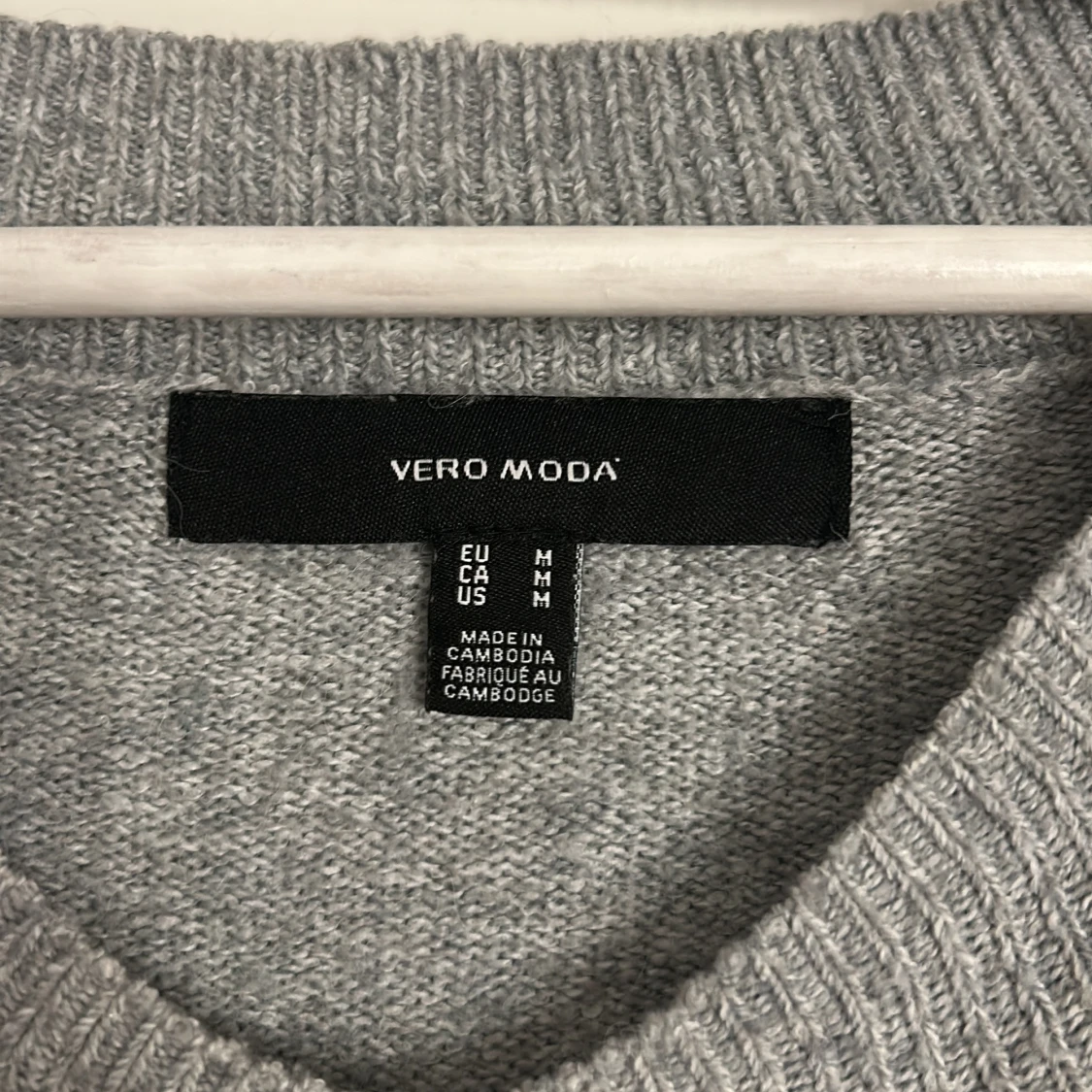 Grå stickad tröja från Vero Moda - 1