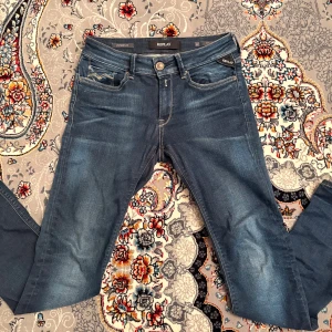 Replay jeans HyperFlex slimfit - Säljer replay jeans i bra kondition, storlek 27/30, sparsamt använd.