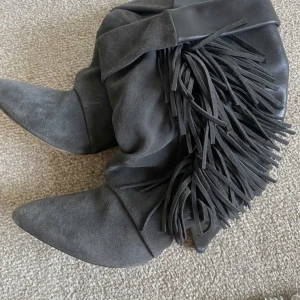 Isabel marant Pour h&m - Intressekoll!!! Storlek 37 använda en gång! Otroligt skick med tanke på att de är från 2013