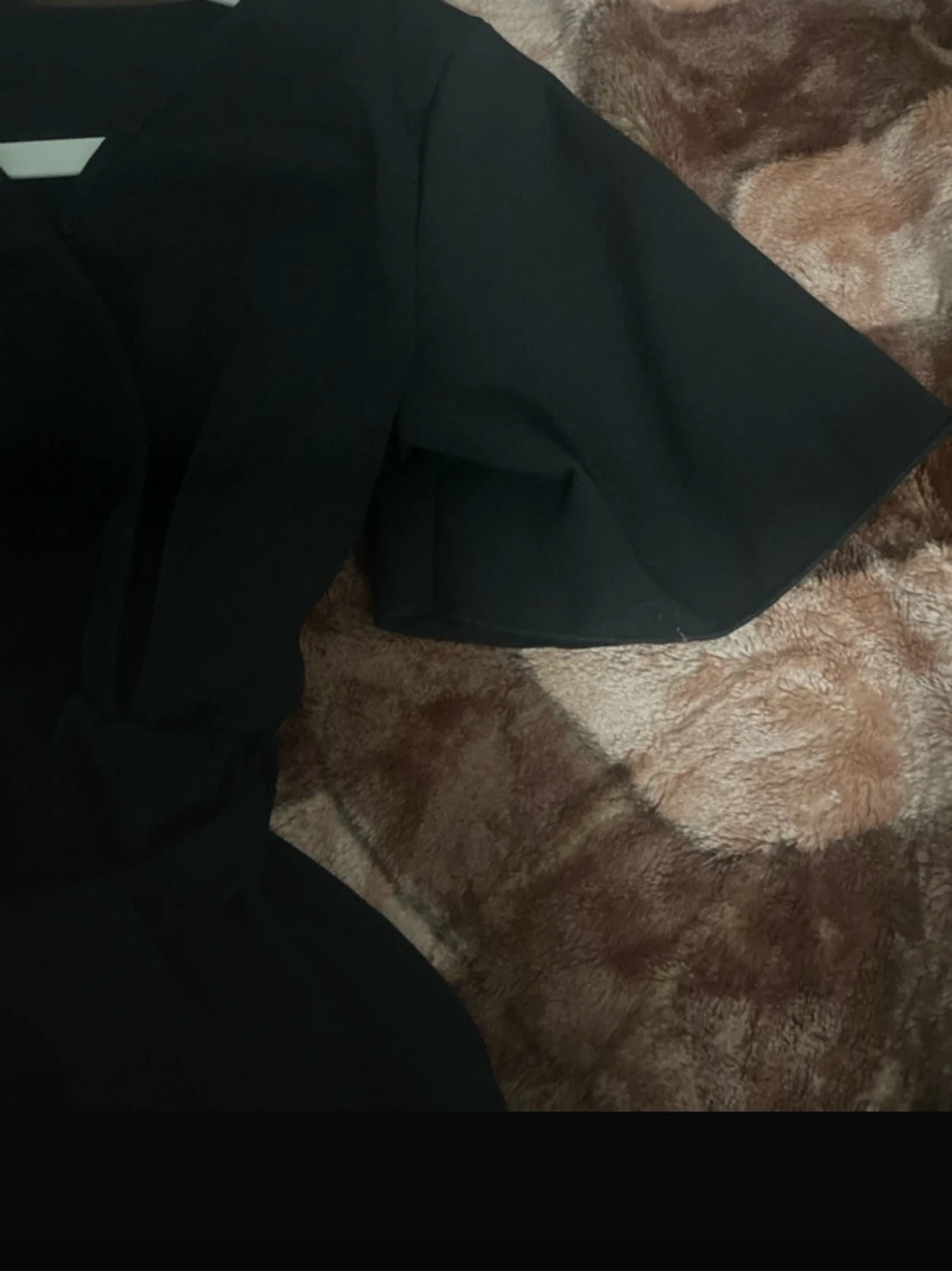 Svart omlottopp med markerad midja - 2