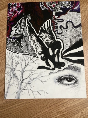 Abstrakt konstverk med öga och ängel - Unikt konstverk på canvas med svartvit teckning av ett öga, ett träd utan löv och en abstrakt ängel i centrum. Bakgrunden har detaljerade mönster i svart, vitt och lila samt hjärtan och organiska former. Perfekt för dig som gillar surrealistisk och kreativ konst🖤