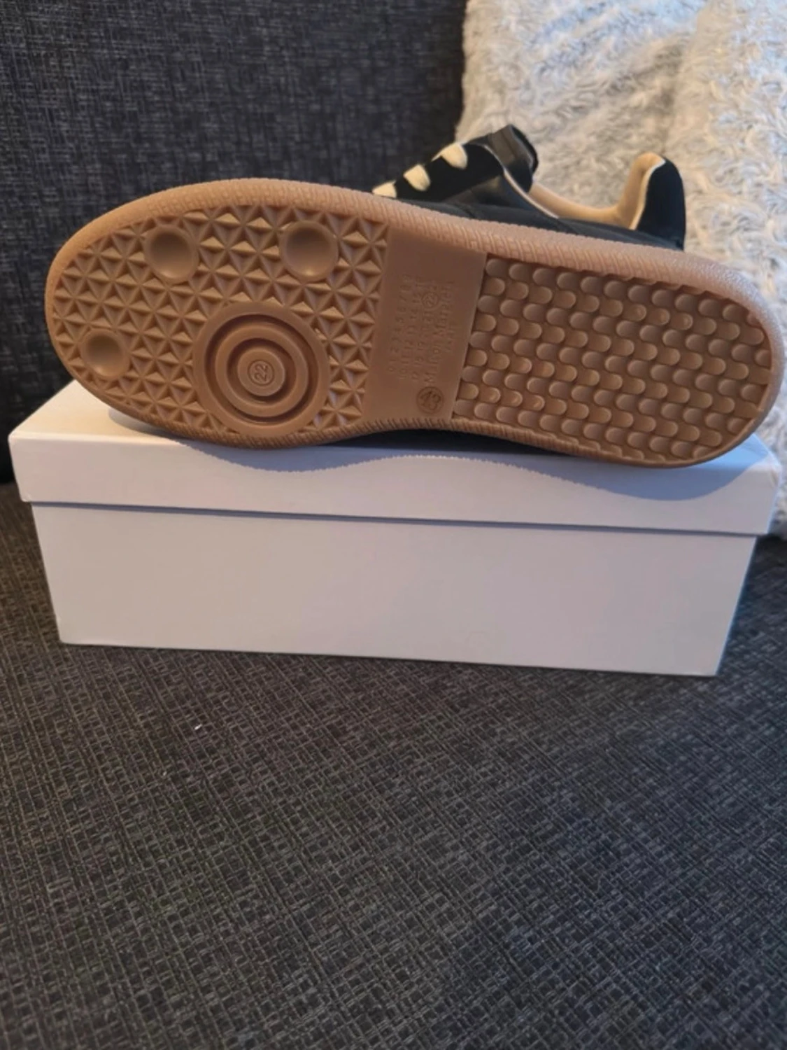 Svarta sneakers med beige sula - 2