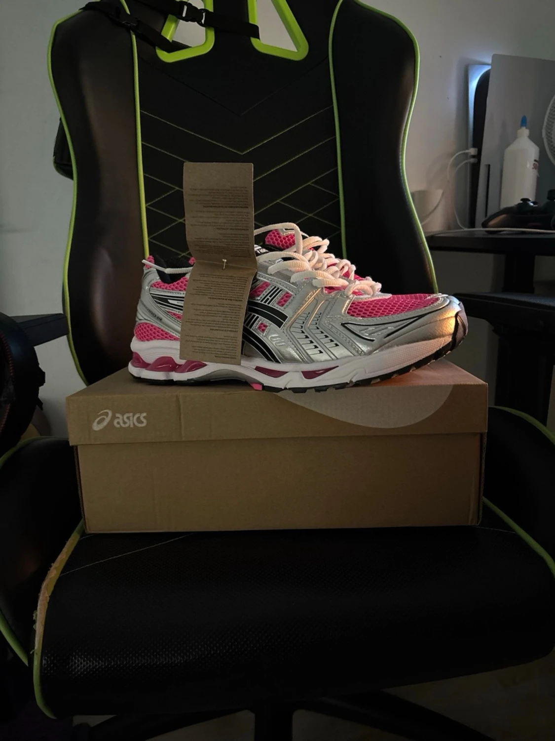 ASICS sneakers i silver och rosa