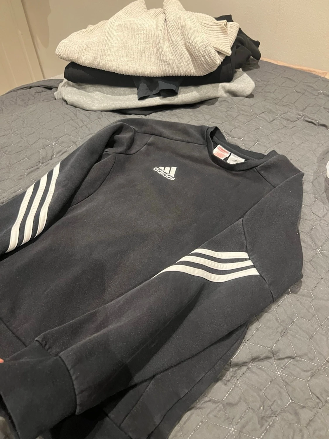 Svart Adidas sweatshirt med vita ränder - 4
