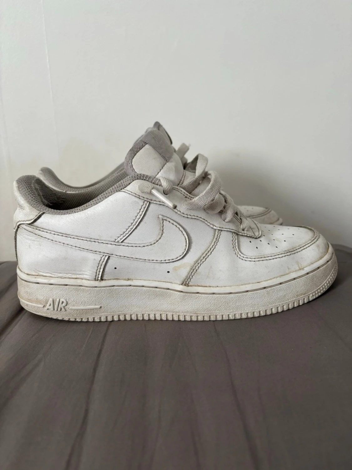Vita Nike Air Force 1 sneakers