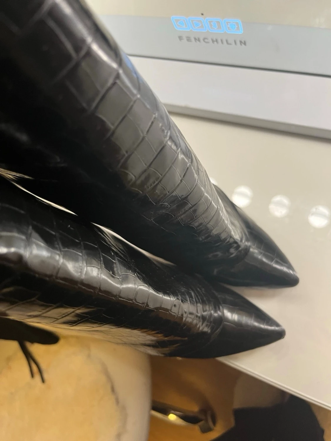 Svarta krokopräglade stövlar med klack - 3