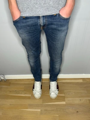 Nudie Jeans - Nudie Jeans| Storlek: 30/32| Modellen är 177 cm| Skick: 9/10| Pris: 349kr| Priset går alltid att diskutera😊