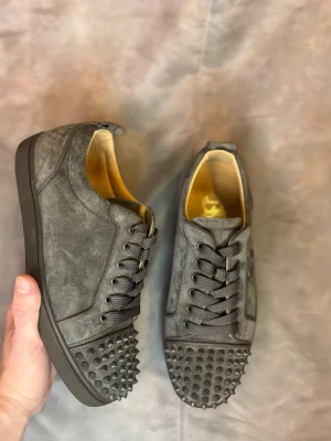 Christian Louboutin | Size 41, fits 42 - Loubs i en riktigt eftertraktad colorway | Size 41, fits 42 | Nytt skick | Nypris 10k+ | Naturligtvis äkta 🫡