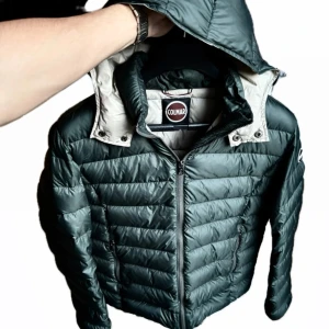 Colmar jacka  - Colmar dunjacka till vintern | medium | mycket fint skick reallistad eftersom jag köpte den av Rise här på plick men tyvärr för liten för mig. Skriv för mer bilder. Fraktar på en gång! Aldrig använt 
