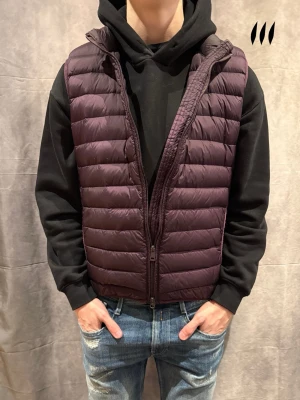 Hetrego väst - BOOM‼️ säljer min unika väst av märket Hetregó i size L (52) men sitter som en M - skicket är 8/10, köpt på NK Sthlm för 3000kr ny | Mitt pris= endast 649kr - öppen för bud