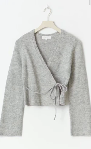 Grå kofta  - Grå jättefin kofta, storlek xs, helt ny, inte sticksig 