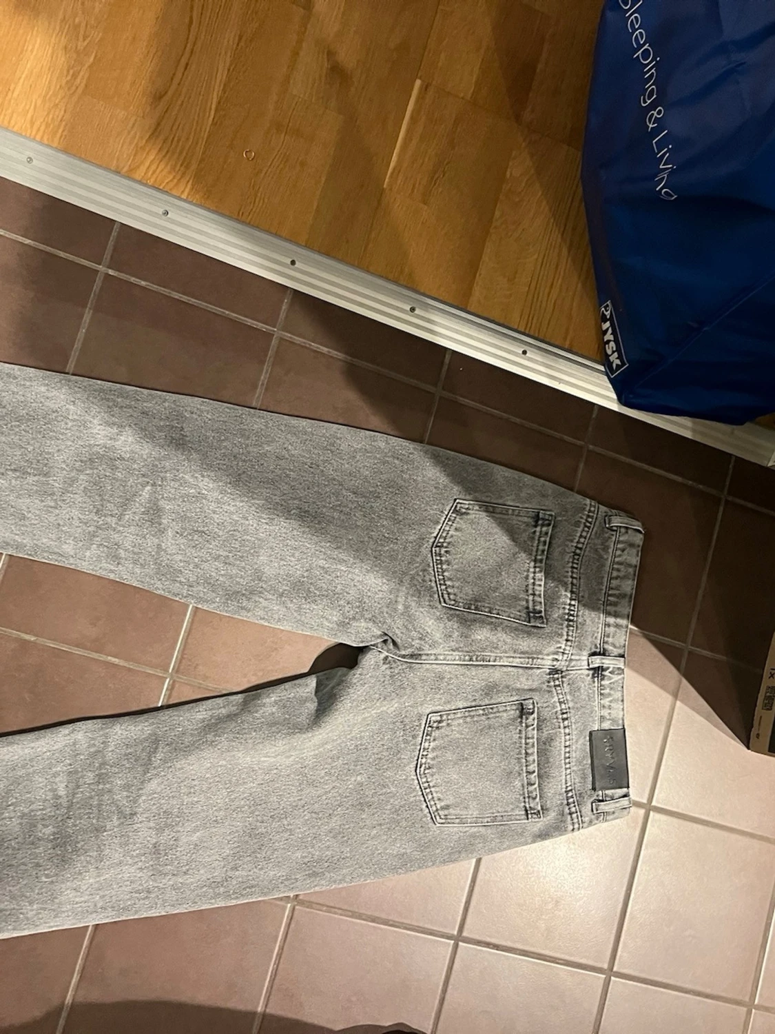 Grå straight jeans från grunt  - 1
