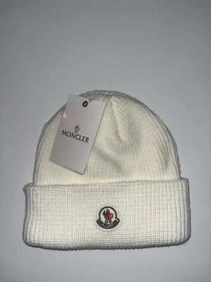 Moncler mössa - Helt ny
